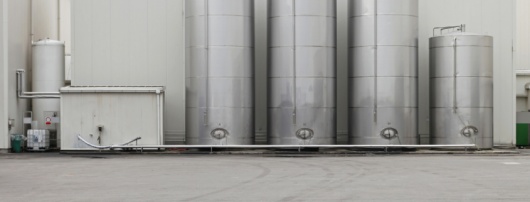 ACERO INOXIDABLE O ACERO DE CARBONO, ¿QUÉ ES MEJOR PARA UN DEPÓSITO?